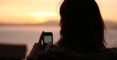 girl with smart phone