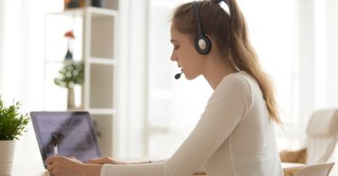 De entre as operações das Empresas Associadas da Associação Portuguesa de Contact Centers (APCC), 85% já estão em teletrabalho, correspondendo à situação de emergência que Portugal atravessa.