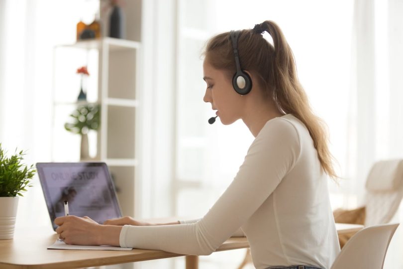 De entre as operações das Empresas Associadas da Associação Portuguesa de Contact Centers (APCC), 85% já estão em teletrabalho, correspondendo à situação de emergência que Portugal atravessa.