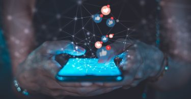69% dos adultos acredita que marcas devem afastar-se de redes sociais antiéticas