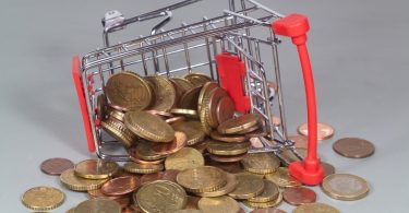 Incerteza económica pode resultar em queda de margens para supermercados