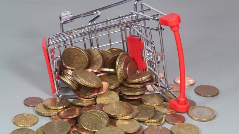 Incerteza económica pode resultar em queda de margens para supermercados