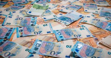 Dinheiro físico? UE quer salvaguardar acesso às notas e moedas