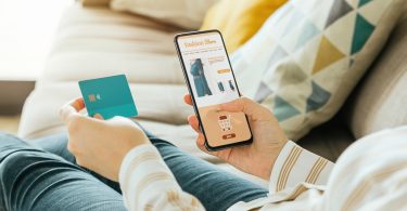 82% dos portugueses satisfeito com experiência de compras online 