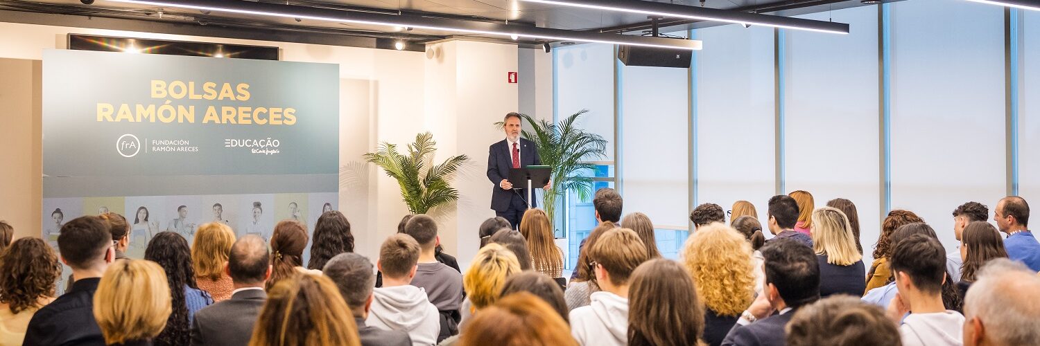 El Corte Inglés oferece bolsas de estudo num valor superior a 230 mil euros