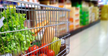 Preço dos produtos essenciais baixa 4% um mês após o fim do IVA zero