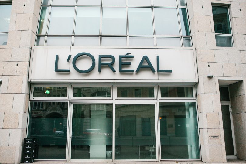 Miu Miu ganha asas com parceria entre L'Oréal e Prada